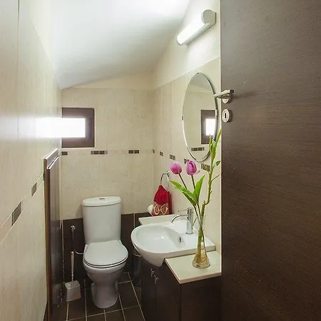 Villa Renting This 5 Star Near Fig Tree Bay 21 *