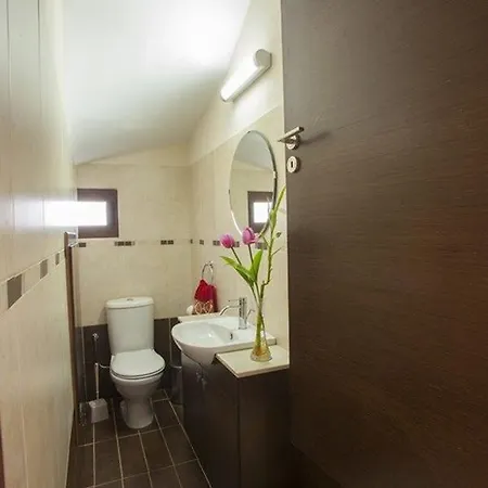 Renting This 5 Star Near Fig Tree Bay 21 * Protarász
