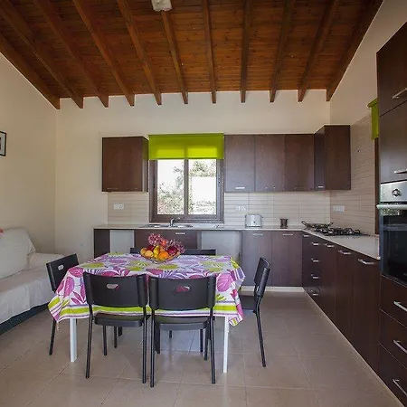Renting This 5 Star Near Fig Tree Bay 21 *