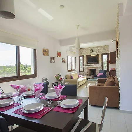 Renting This 5 Star Near Fig Tree Bay 21 *