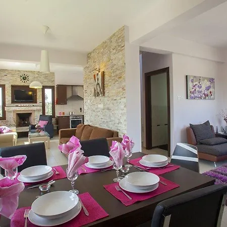 Renting This 5 Star Near Fig Tree Bay 21